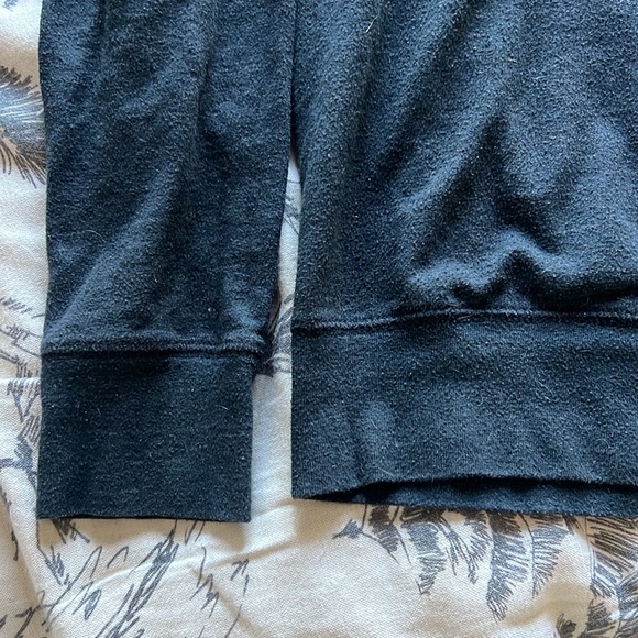 On The Byas Men’s Long sleeve shirt, medium size. 55% cotton, 34% polyester - Picture 4 of 4